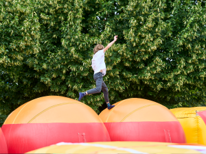 OC Nisa zve na rodinnou akci s unikátní nafukovací dráhou