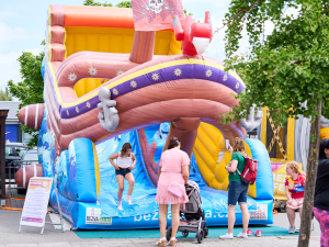 OC Nisa zve na rodinnou akci s unikátní nafukovací dráhou