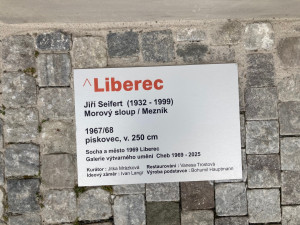 Nároží liberecké radnice zdobí nově morový sloup, do města se vrátil po 56 letech