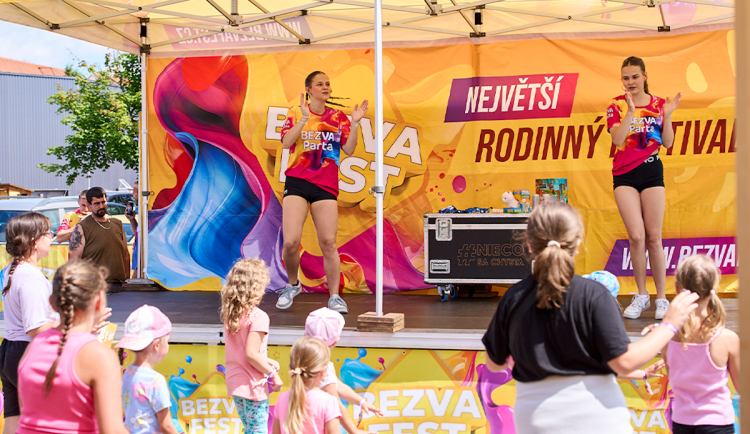 OC Nisa zve na rodinnou akci s unikátní nafukovací dráhou