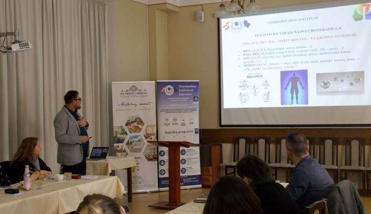 Klenot profesního vzdělávání, to je Cosmopolitan Institute of Education