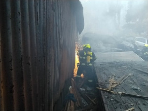 Hoří teplárna, obávali se Liberečtí. Šlo ale o požár náklaďáků a vraků v Košické