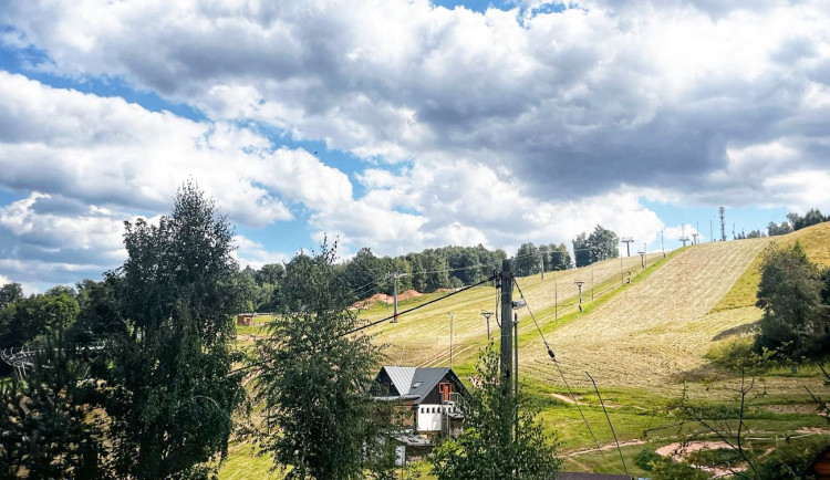 Léto zahraje poslední tóny: třicítky do čtvrtka, pak bouřky a ochlazení
