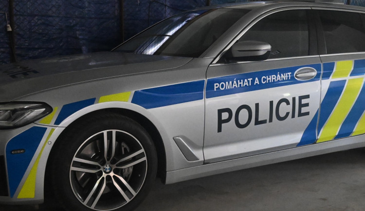 Cizinec na dálnici ohrožoval ostatní řidiče. Policisté zjistili, že byl vyhoštěný