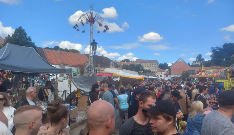 VIDEO: Pouť v Brtnici plná adrenalinu, lidé se točili čtyřicet metrů nad zemí