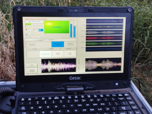 Policisté hledali v kamionech migranty. Speciální přítroj zaznamená tlukot srdce