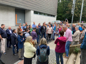 Zjitřené emoce, pak návrh možné cesty. U kampusu univerzity se řešilo, co dál s okolím