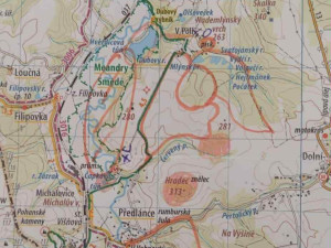 Všechna prozkoumaná místa si dobrovolníci pečlivě zakreslují do mapy, aby měli přesný přehled o prohledaných oblastech.