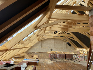 Rekonstrukce Kounicova domu pokračuje. Hotový je nový krov