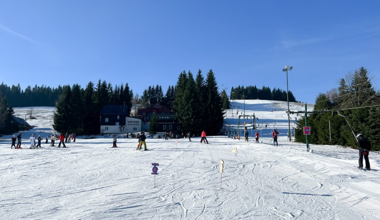Šance na zachování provozu skiareálu v Bedřichově klesá, spolek asi nevznikne