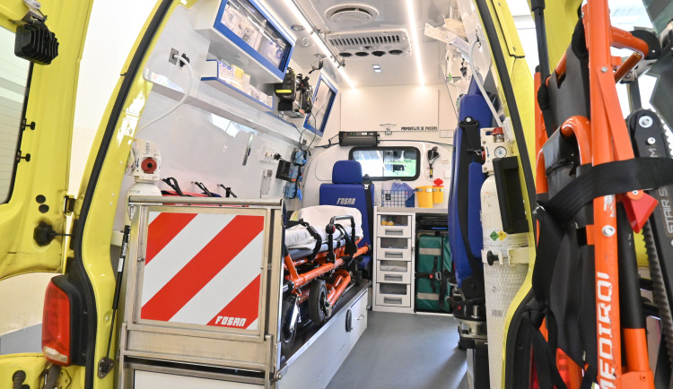 Muži řešili rozepři pěstmi, mladší z nich pak zaútočil nožem. Oba byli opilí