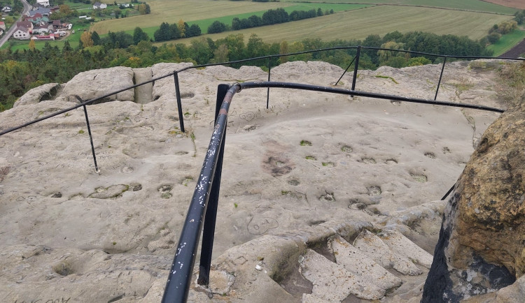 Lesy ČR chtějí znovu otevřít Drábské světničky. Zahájily projekt na záchranu lokality