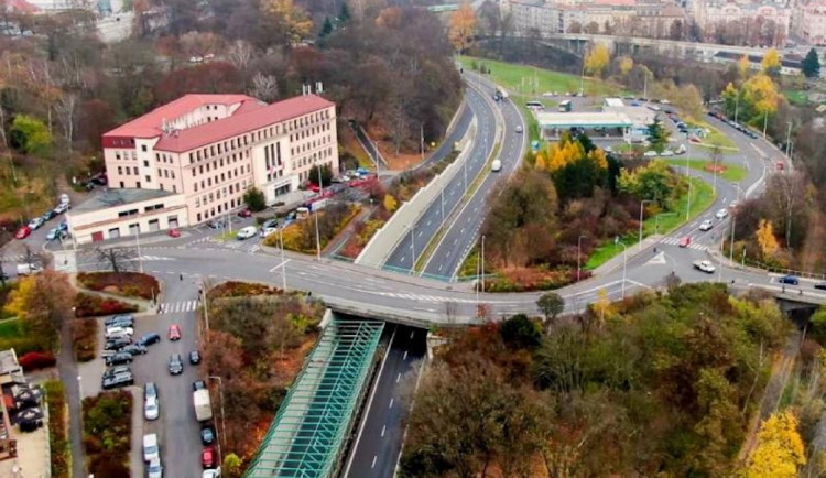 Karlovarský kraj tlačí na rychlejší rozhodnutí o obchvatu Karlových Varů