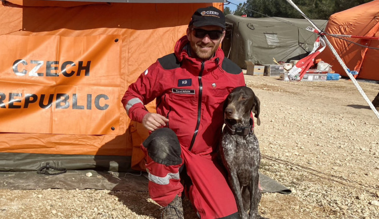Záchranář Pavel z Liberce celý život pomáhal, pak ochrnul. Bez rampy teď nemůže domů