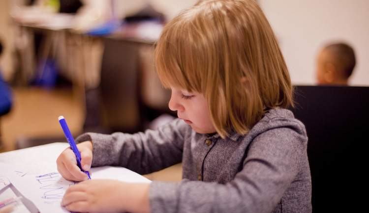 Školství ve volebních programech. Strany slibují miliardy i změny pro učitele