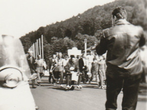 Trakařem ze Smržovky až na derby. Příběh bláznivé sázky po šedesáti letech ožil