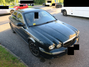 Jaguar srazil v Jablonci na přechodu mladého chodce, přehlédl ho