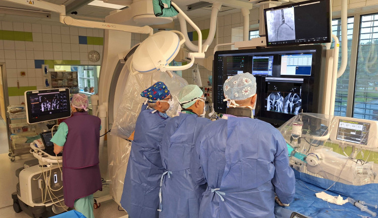 Hradečtí lékaři opravili srdce čtyřmi zákroky při jedné operaci