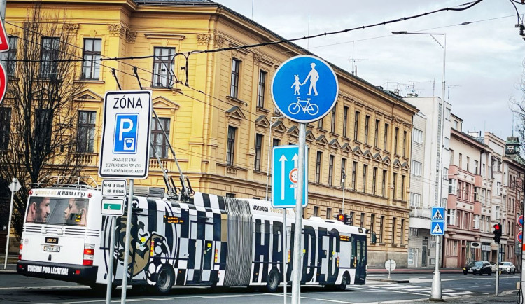 Dneska v Hradci Králové ušetříme, autobusy i trolejbusy jezdí zdarma