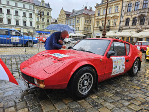 Stejně jako před 60 lety. V Liberci startovala Rallye Vltava, nechyběl ani tehdejší vítěz