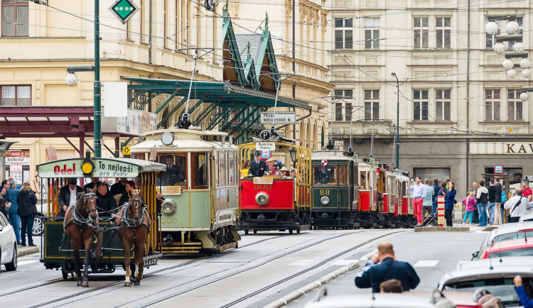PŘEHLED: Podívejte se, jaká dopravní omezení čekají Prahu o víkendu