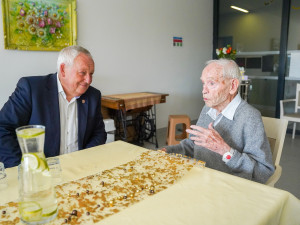 V Liberci žije 12 sto a více letých občanů. Nejnověji se stoletým stal Karel Dubský