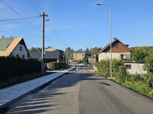 Rekonstruovaná silnice z Mníšku do Oldřichova v Hájích se otevře v říjnu