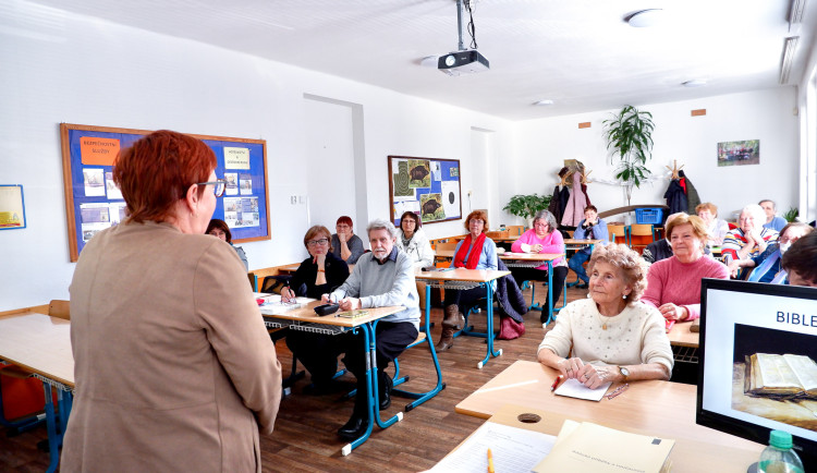 Ilustrační foto z předchozích semestrů univerzity třetího věku při liberecké univerzitě.