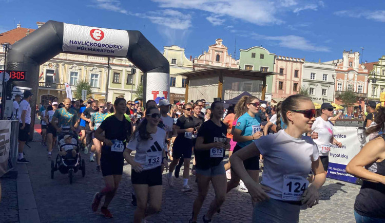 FOTO: Havlíčkobrodským náměstím proběhly stovky lidí, Diana Mezuliáníková byla pátá