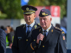 Semilský hasič zachránil ženu po kolapsu. Na Dnech NATO ho ocenili medailí za statečnost