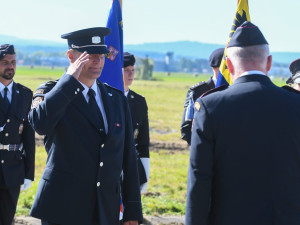 Semilský hasič zachránil ženu po kolapsu. Na Dnech NATO ho ocenili medailí za statečnost