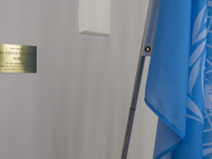 Česko věnovalo do sídla OSN v New Yorku skleněnou instalaci z Českolipska