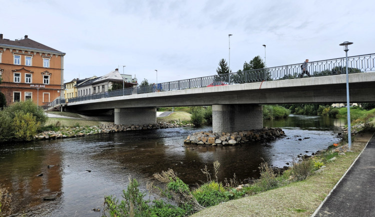 Most přes Jizeru v Semilech už slouží všem. Je bezpečnější pro chodce