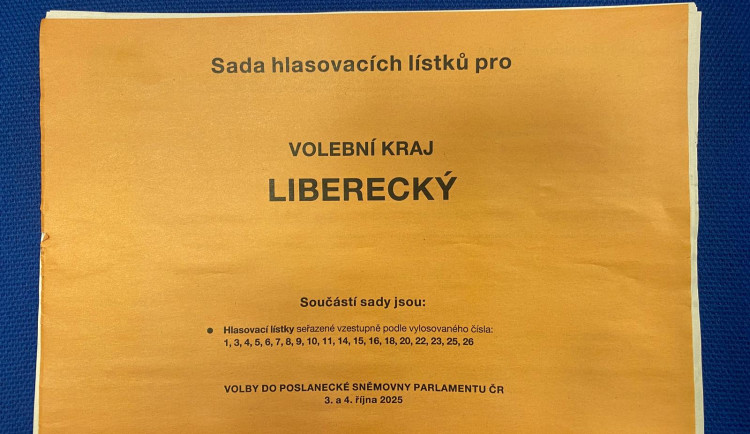Správné hlasovací lístky pro Liberecký kraj pro říjnové volby do poslanecké sněmovny.