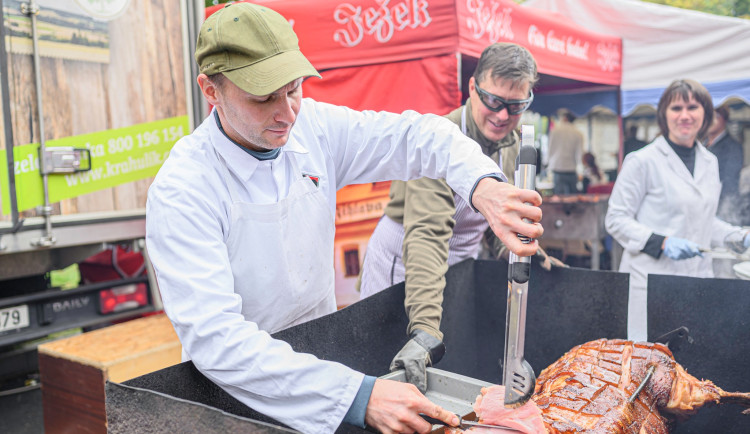 VÍKENDOVÉ TIPY: Sobota bude patřit hodování, v neděli zavřou supermarkety