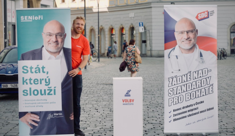 Strach je nejsilnější zbraní. Dokument ukazuje snadnou manipulaci voličů