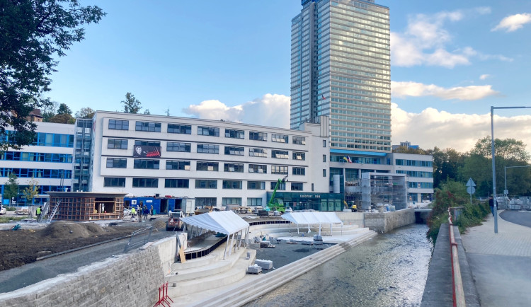 Práce na náplavce Nisy v dolním centru Liberce budou pokračovat příští rok