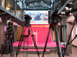 Lídři Starostů v Libereckém kraji sledují výsledky v Praze