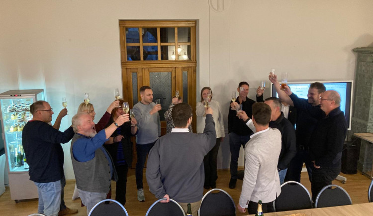 Také ve štábu ANO v České Lípě se výhra oslavila