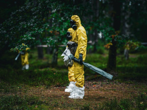 Unikátní cvičení vojáků u Mimoně. Pracovali s reálnými radioaktivními látkami