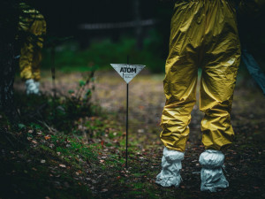 Unikátní cvičení vojáků u Mimoně. Pracovali s reálnými radioaktivními látkami