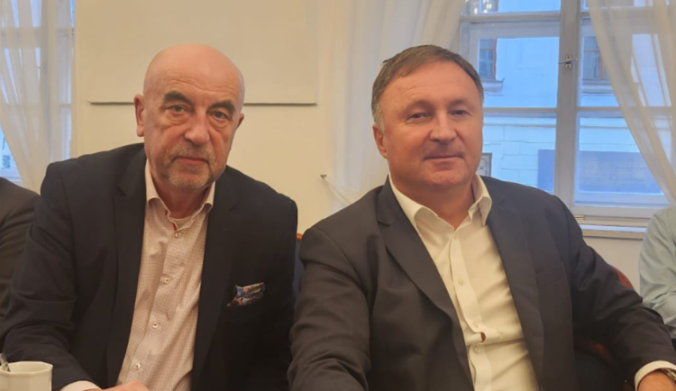 Dosavadní poslanci za SPOLU Petr Beitl a Vít Vomáčka se nově do Sněmovny nedostali.