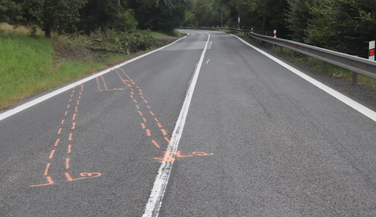 Důležitého svědka tragické dopravní nehody hledá policie, sám unikl jen o vlásek