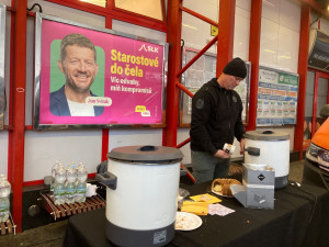 Terminál MHD v Liberci se na chvíli proměnil ve venkovní koncertní síň