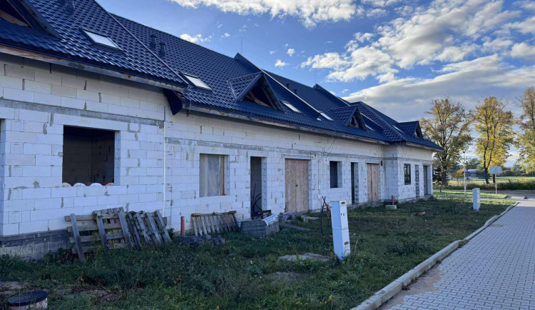 Touha po vlastním bydlení roste. Řada lidí ale dům finančně neutáhne