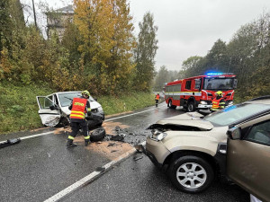 Při nehodě v Lukášovské ulici museli hasiči z auta vyprostit jednoho z cestujících