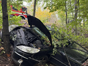 Při nehodě v Lukášovské ulici museli hasiči z auta vyprostit jednoho z cestujících