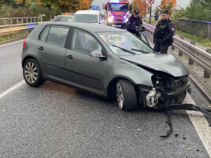 Při nehodě v Lukášovské ulici museli hasiči z auta vyprostit jednoho z cestujících