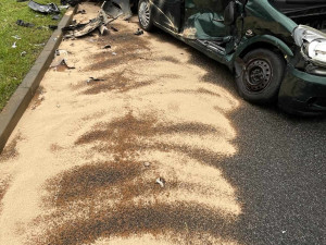 Při nehodě v Lukášovské ulici museli hasiči z auta vyprostit jednoho z cestujících