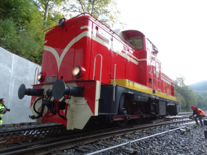 Zkouška opravované zubačky. Na trať vyjela lokomotiva, testovala výhybky